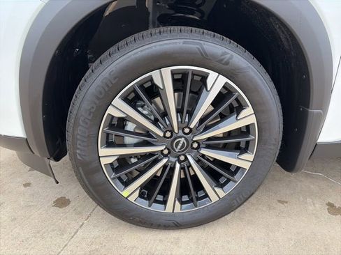 New 2026 Nissan Pathfinder Platinum image 8