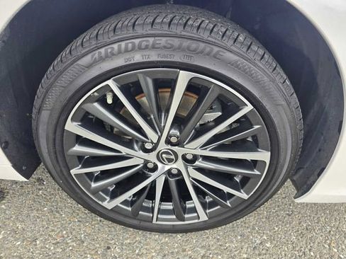 Used 2025 Lexus ES 300h w/ Premium Package image 9