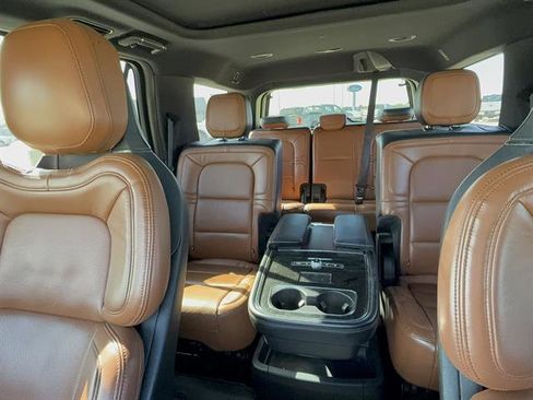 Used 2020 Lincoln Navigator Reserve w/ Luxury Package image 11