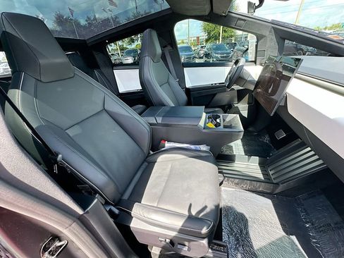 Used 2024 Tesla Cybertruck AWD Crew Cab image 27
