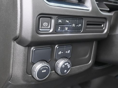 Used 2022 Chevrolet Tahoe LT w/ LT Signature Plus Package image 15