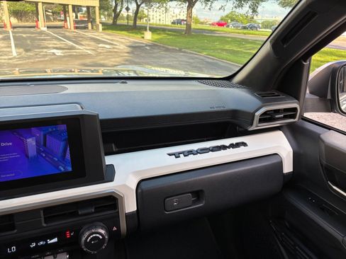 Used 2024 Toyota Tacoma TRD Off-Road AWD/4WD image 30