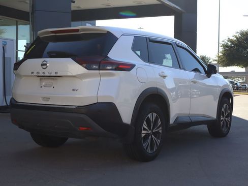 Used 2021 Nissan Rogue SV FWD image 3