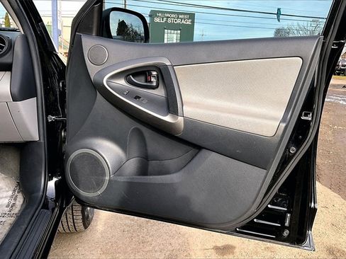 Used 2011 Toyota RAV4 4WD V6 w/ 3rd Row image 23