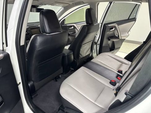 Used 2018 Toyota RAV4 Limited w/ Carpet Mat Package FWD image 26