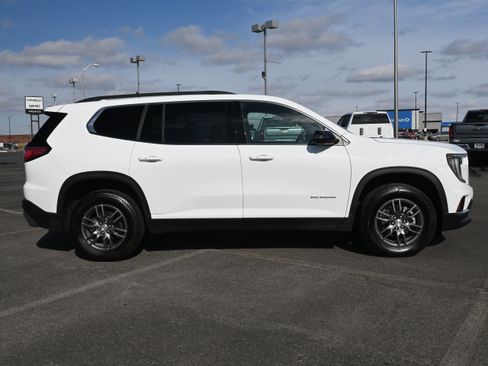 Used 2025 GMC Acadia Elevation image 5