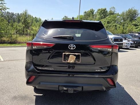 Used 2022 Toyota Highlander XLE AWD/4WD image 7