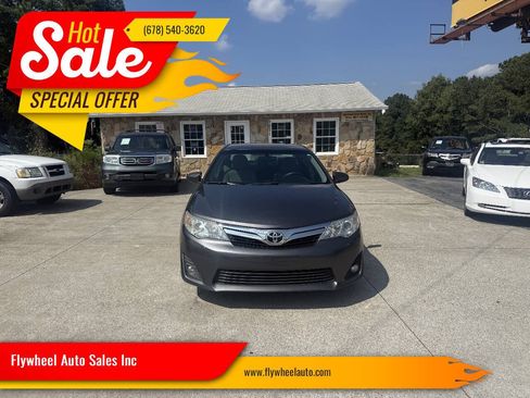 Used 2012 Toyota Camry LE FWD image 1