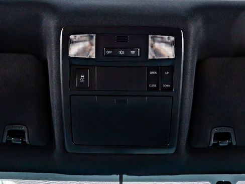 Used 2016 Toyota Tacoma TRD Sport image 28