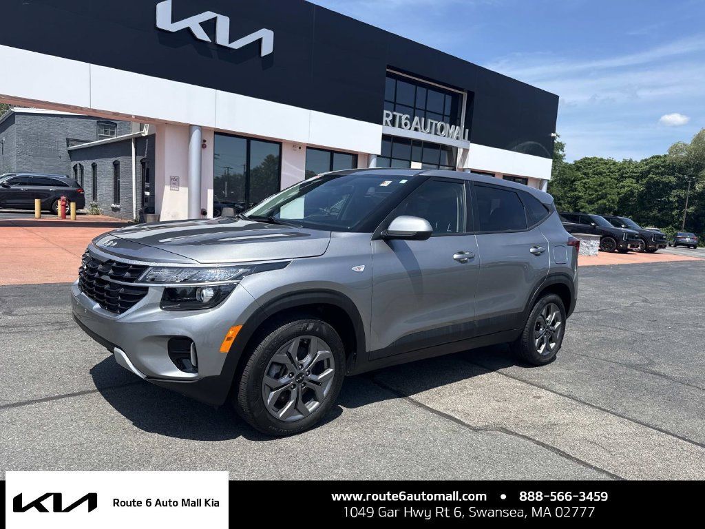 Used 2024 Kia Seltos LX AWD/4WD image 1