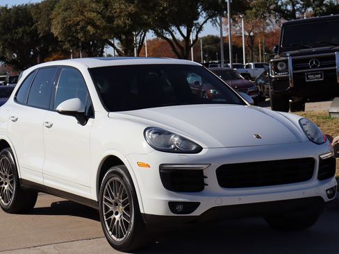 Used 2018 Porsche Cayenne Platinum Edition image 2
