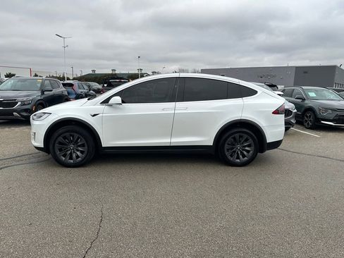 Used 2017 Tesla Model X 90D image 4