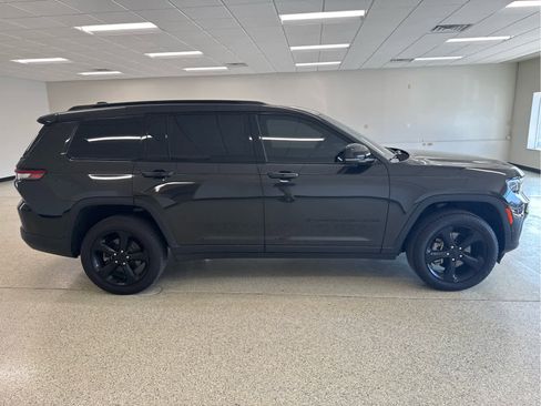 Used 2024 Jeep Grand Cherokee Altitude image 18