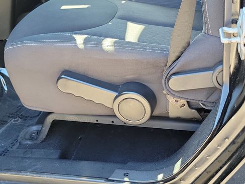 Used 2015 Jeep Wrangler Unlimited Rubicon w/ Connectivity Group image 19