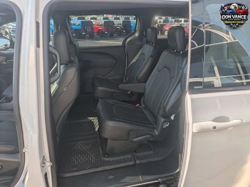New 2025 Chrysler Pacifica Select w/ Fav Edition Package image 21