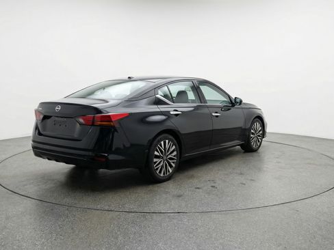 Used 2025 Nissan Altima 2.5 SV image 9