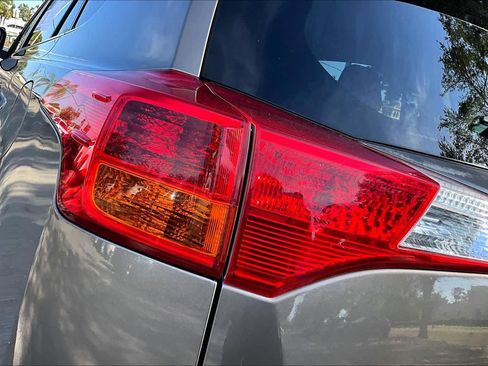 Used 2015 Toyota RAV4 XLE image 28