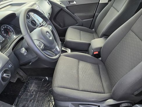 Used 2017 Volkswagen Tiguan Limited w/ Premium Package image 14