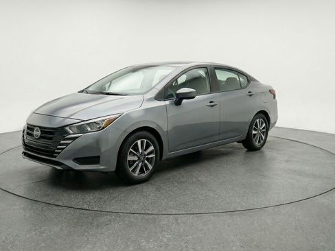 Used 2025 Nissan Versa SV image 3