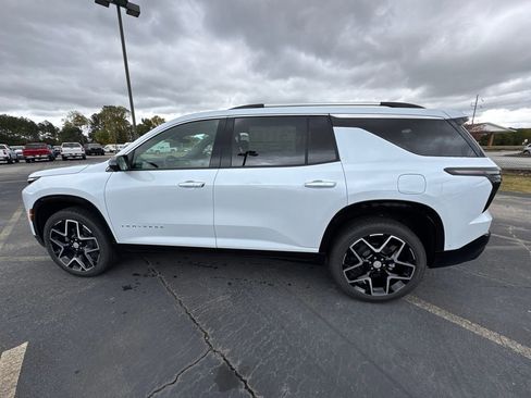 New 2026 Chevrolet Traverse High Country w/ LPO, Floor Liner Package FWD image 9