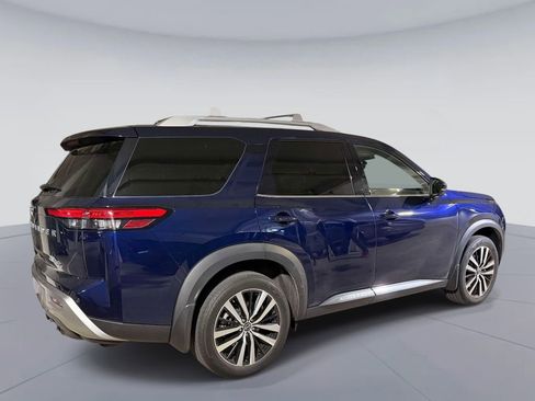 Used 2024 Nissan Pathfinder Platinum w/ Cargo Package AWD/4WD image 4