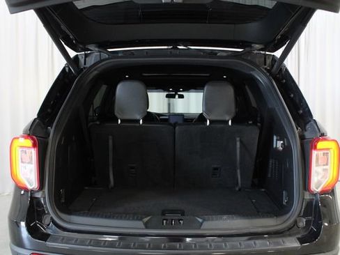 Used 2020 Ford Explorer XLT w/ Equipment Group 202A AWD/4WD image 33