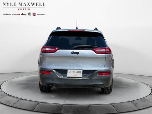 Used 2018 Jeep Cherokee Latitude w/ Altitude Package FWD image 15