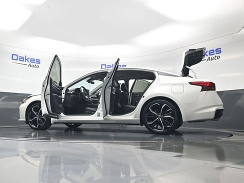 Used 2024 Nissan Altima 2.5 SR w/ SR Premium Package image 60