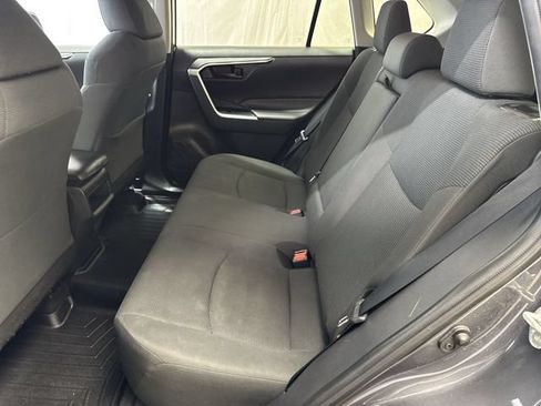 Used 2021 Toyota RAV4 LE AWD/4WD image 12