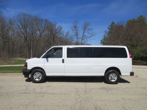 Used 2020 Chevrolet Express 2500 Extended RWD image 25