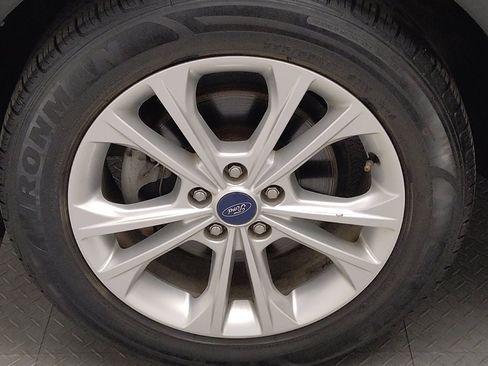 Used 2017 Ford Escape SE w/ SE Cold Weather Package FWD image 31