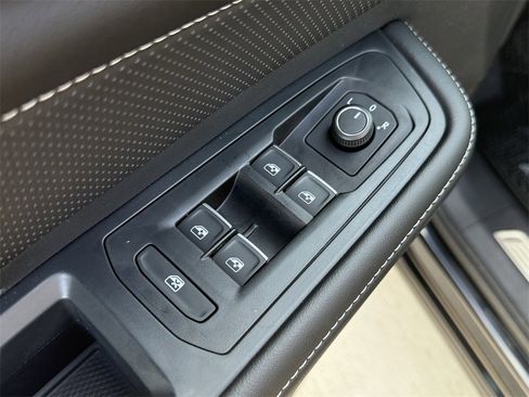 New 2026 Volkswagen Atlas Cross Sport SE image 11