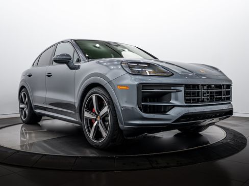 Used 2026 Porsche Cayenne GTS AWD/4WD image 9