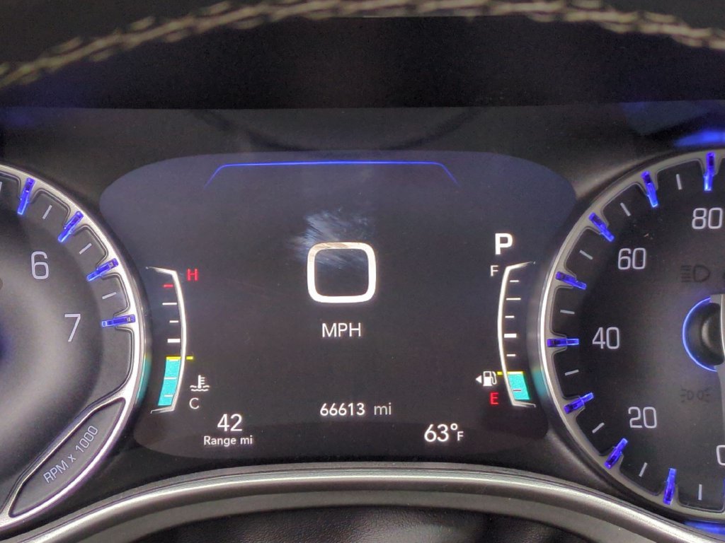 Used 2023 Chrysler Pacifica Touring-L FWD image 21