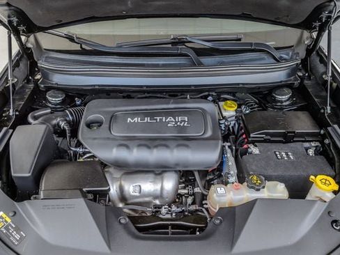 Used 2019 Jeep Cherokee Latitude Plus FWD image 16