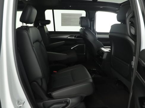 New 2026 Jeep Grand Wagoneer 4WD image 17