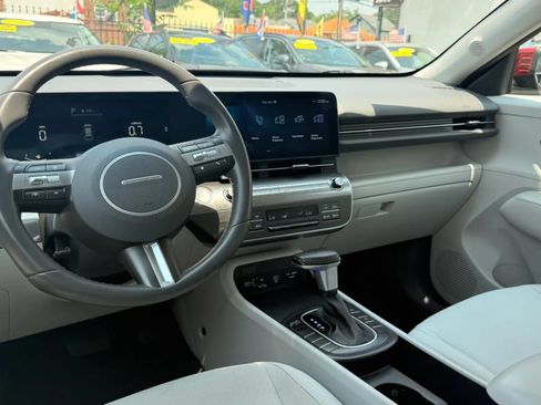 Used 2025 Hyundai Kona SEL FWD image 17