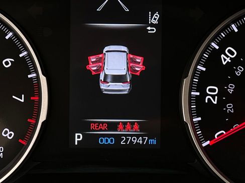 Used 2022 Toyota RAV4 LE image 17