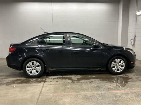Used 2014 Chevrolet Cruze LS FWD image 3