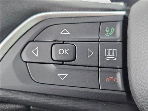 New 2025 Jeep Grand Cherokee Altitude image 15