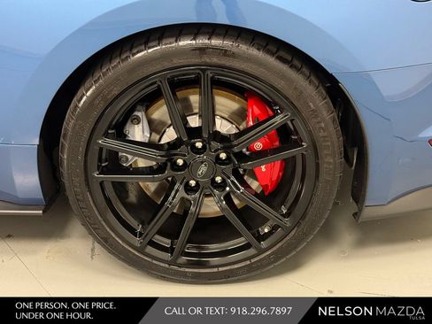 Used 2021 Ford Mustang Shelby GT500 w/ Technology Package RWD image 12