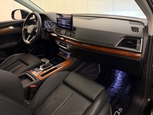 Used 2022 Audi Q5 e Premium Plus w/ Premium Plus Package AWD/4WD image 33