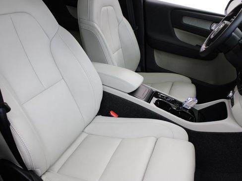 Used 2026 Volvo XC40 B5 Plus AWD/4WD image 26