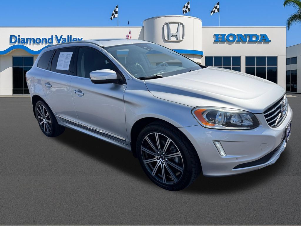 Used 2016 Volvo XC60 T5 Premier w/ Proximity Package FWD 360° Tour