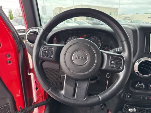 Used 2015 Jeep Wrangler Unlimited Sahara w/ Mopar Chrome Edition Group AWD/4WD image 17
