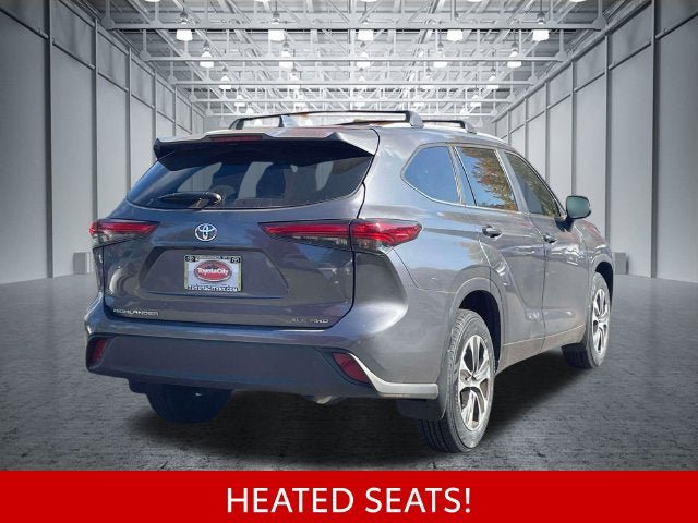 Used 2023 Toyota Highlander XLE AWD/4WD image 9
