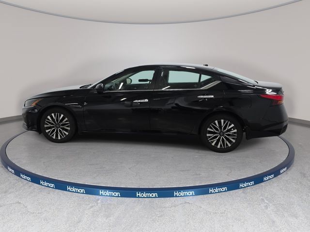 Used 2024 Nissan Altima 2.5 SV w/ SV Premium Package FWD image 9