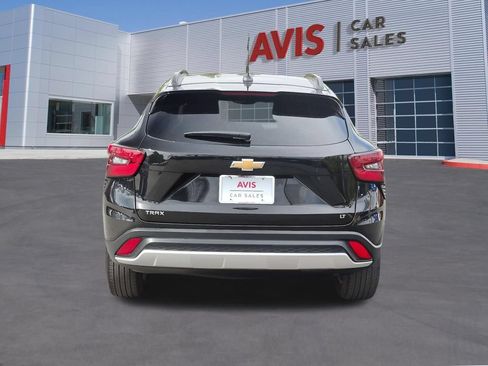 Used 2025 Chevrolet Trax LT w/ LT Convenience Package FWD image 7