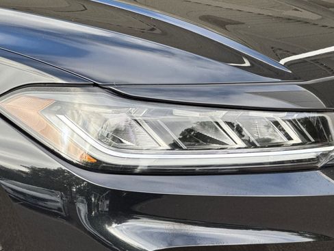 Used 2025 Volkswagen Jetta SE FWD image 10