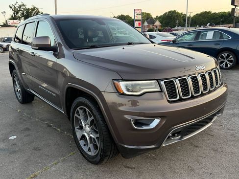 Used 2018 Jeep Grand Cherokee Limited AWD/4WD image 12
